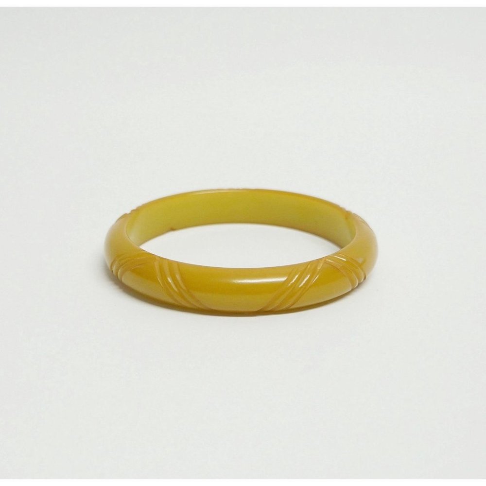 Carved Bakelite Bangle Bracelet Vintage Plastic Jewelry